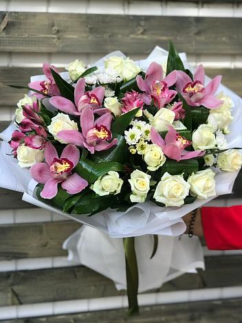 Букет цветов из: Розы и Хризантемы в Новощапово