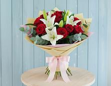 Букет цветов из:  Лилии и Розы в Новощапово