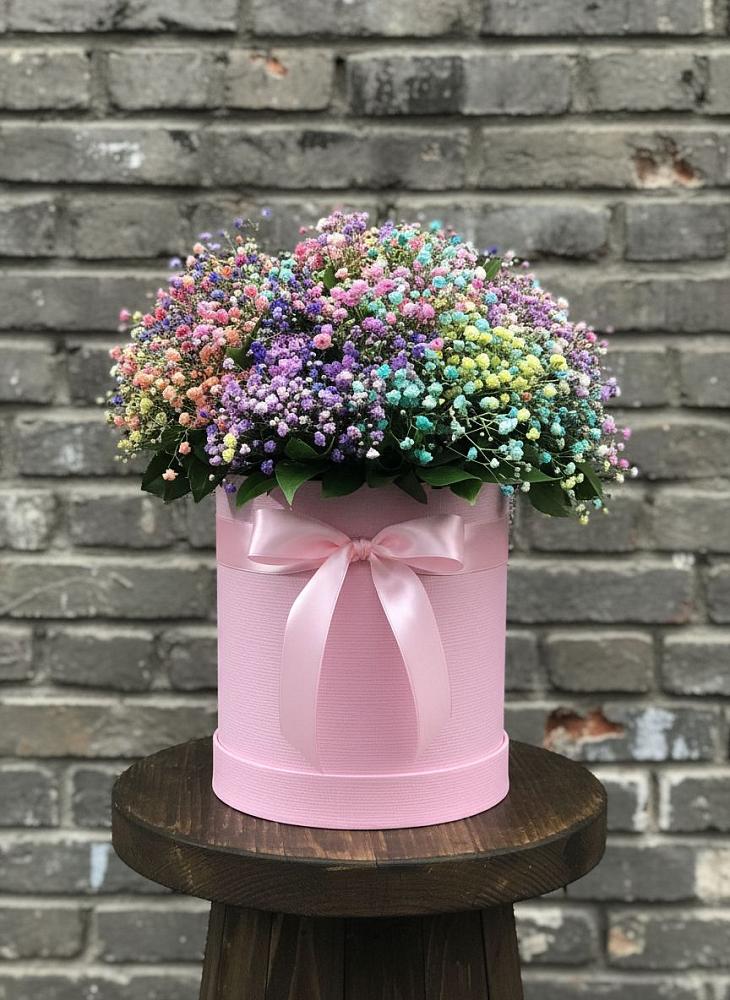 Цветочная композиция из Гипсофила и Розы в шляпной коробке в Новощапово