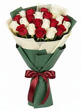 Букет Микс из красных и белых роз в Новощапово