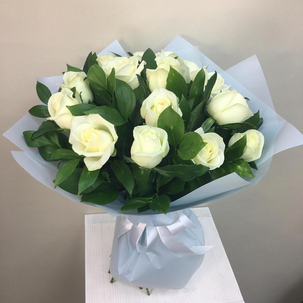 Букет 15 Белых роз Проуд в Новощапово