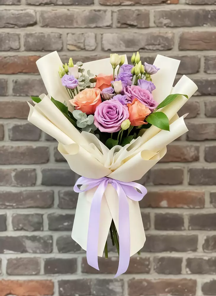 Букет цветов из: Лизиантусы и Розы в Новощапово