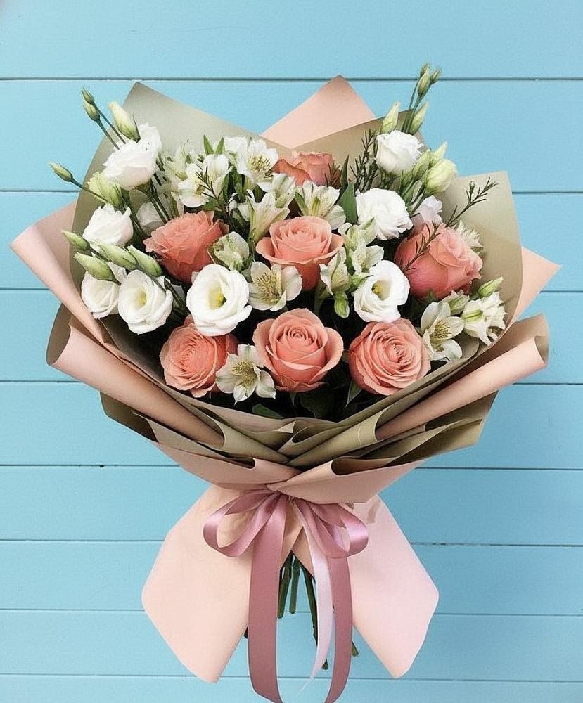 Букет цветов из: Розы, Альстромерии и Лизиантусы в Новощапово