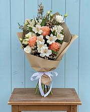 Букет цветов из:  Альстромерии, Лизиантусы, Розы и Хризантемы в Новощапово