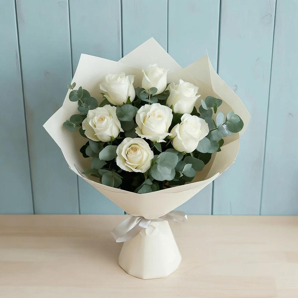 Букет Белые розы в Эвкалипте в Новощапово