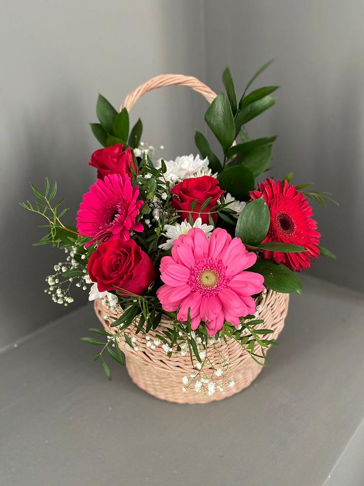Цветочная композиция из Розы, Хризантемы и Герберы в корзине в Новощапово