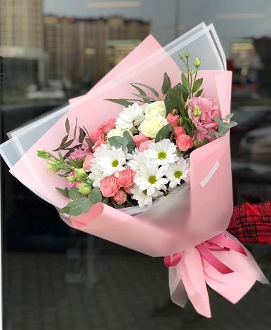 Букет цветов из: Розы, Лизиантусы и Хризантемы в Новощапово