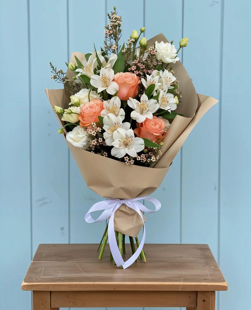 Букет цветов из: Альстромерии, Лизиантусы, Розы и Хризантемы в Новощапово